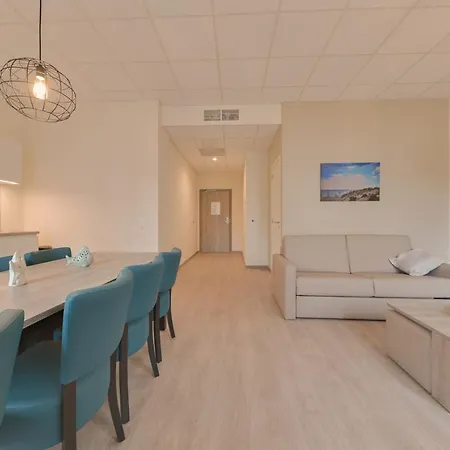 Hébergement de vacances New Holiday For 7 People (adults Only) Nieuport