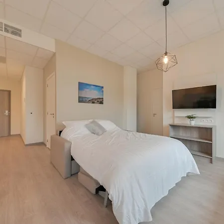 Hébergement de vacances New Holiday For 7 People (adults Only) *